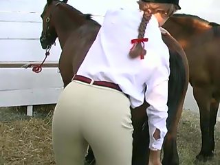 Woman rider rewards her horse with sex after victory